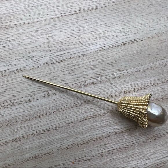 Vintage gold tone and pearl intricate stick pin (untested) - Picture 6 of 10